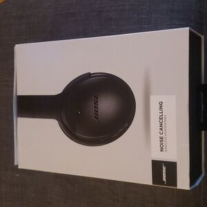 Bose Noise Cancelling Wireless Headphones QC35 Black